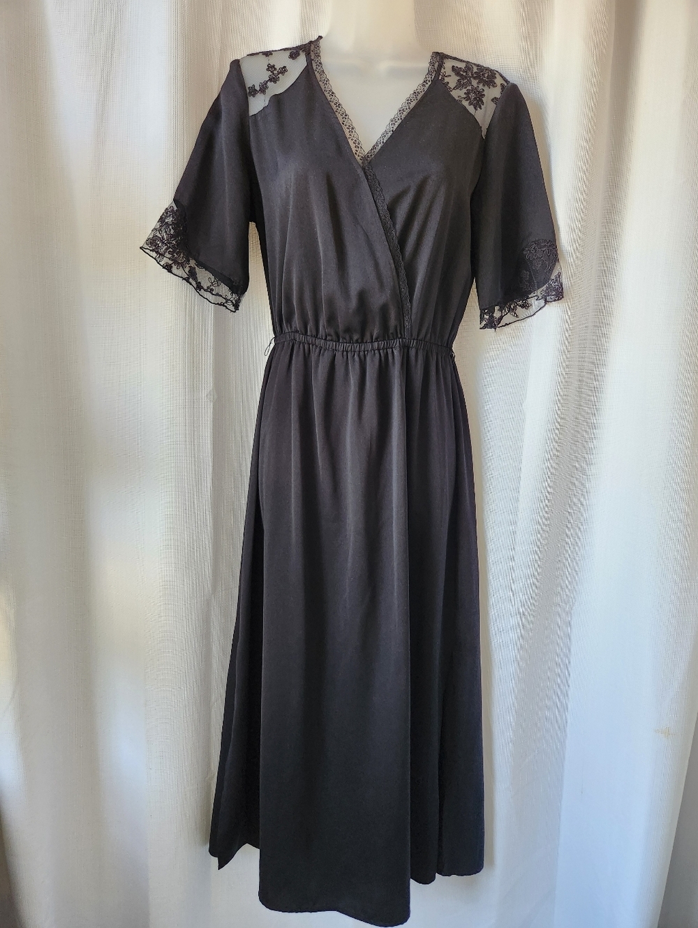 Who What Wear Elegant Silky Black Lace-Trim Midi Dress Size XS